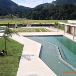 Angra-exterior-vivienda-piscina-Brasil-3
