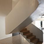 Apartamento-Portugal-escaleras-baños-1